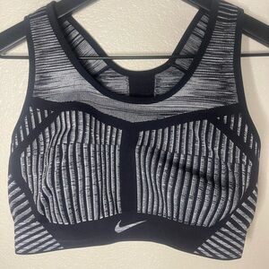 Nike flyknit fe/nom seamless bra size medium
